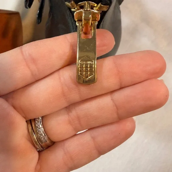 Vince Camuto Studded Sandals 8B Black Good Leather Kitten Heel Gladiator Luxury - Picture 3 of 10